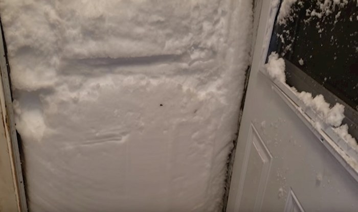 VIDEO U Kanadi ljudi od snijega ne mogu izaći iz kuće