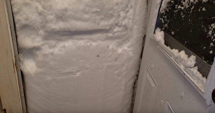 VIDEO U Kanadi ljudi od snijega ne mogu izaći iz kuće