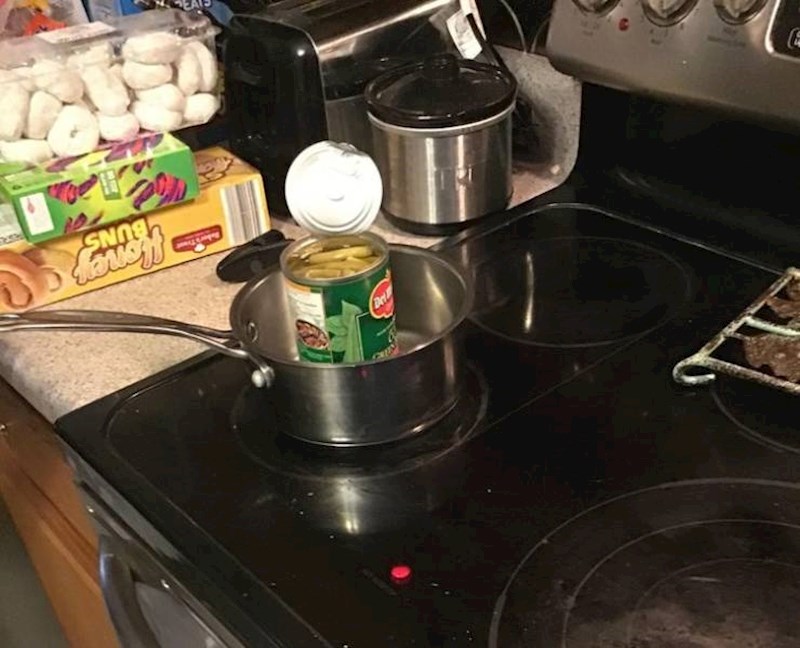 "Rekla sam mu da podgrije mahune iz konzerve..."