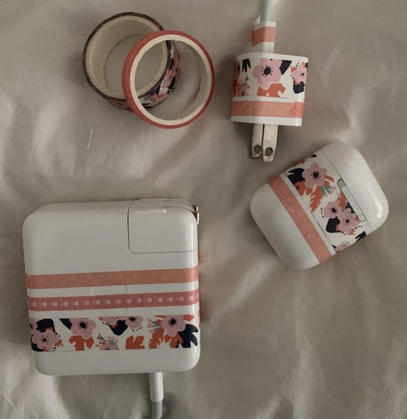 Ljepljivim vrpcama u boji možete označiti razne elektroničke uređaje koji izgledaju jednako