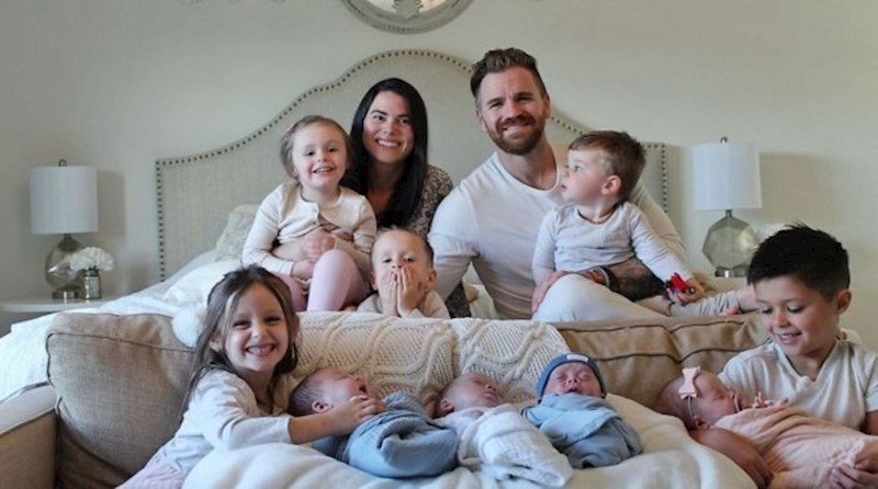 Nakon što su posvojili četvero braće i sestara, saznali su da očekuju četvorke