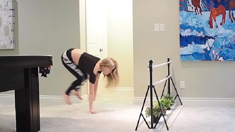 VIDEO Ovo malo tko može, djevojka skače kao da ima federe