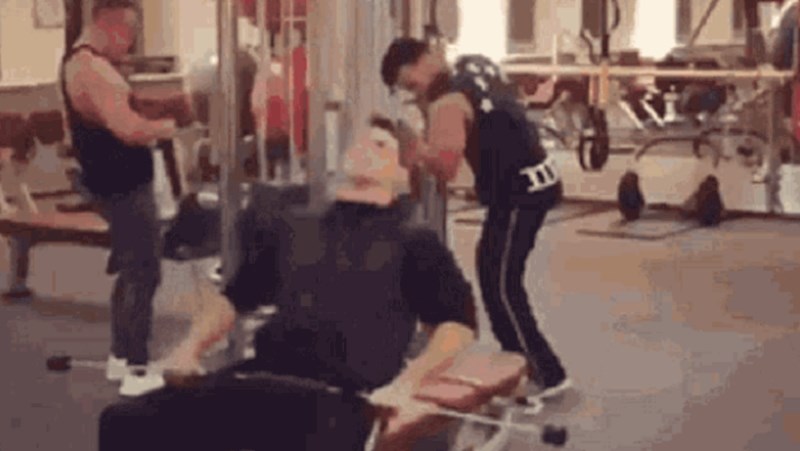 Čudak je došao u teretanu i svojim ponašanjem sve druge ostavio bez teksta