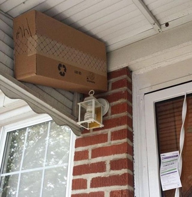 Poštar je sakrio paket od lopova