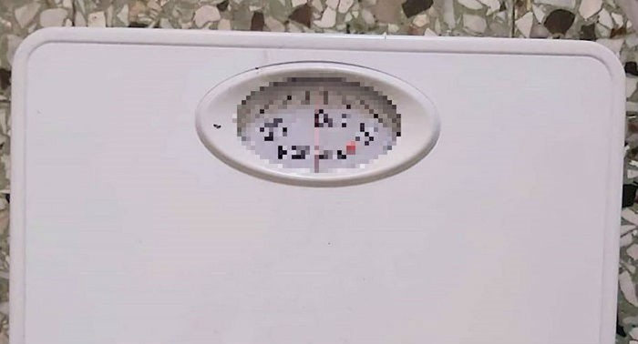 Ostat će debeli - zbog natpisa na ovoj vagi, ukućani se boje vagati