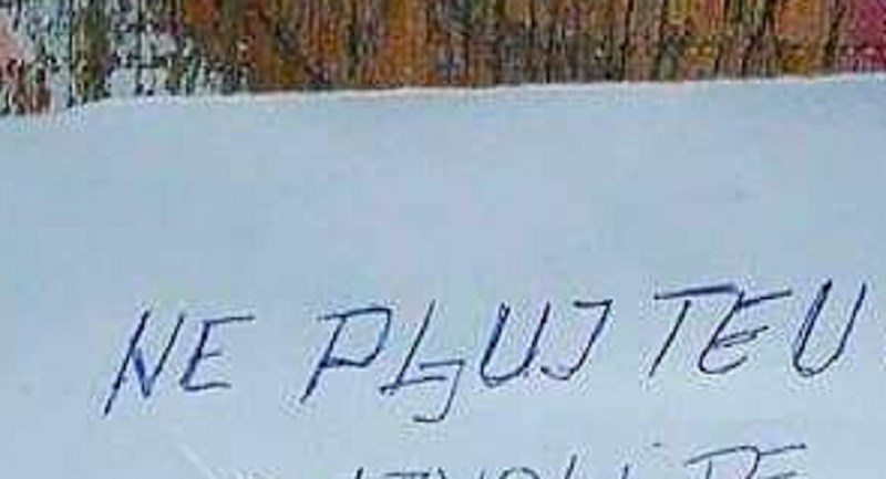 Netko je u jednom liftu ostavio presmiješnu poruku i jedan predmet koji je nasmijao sve stanare