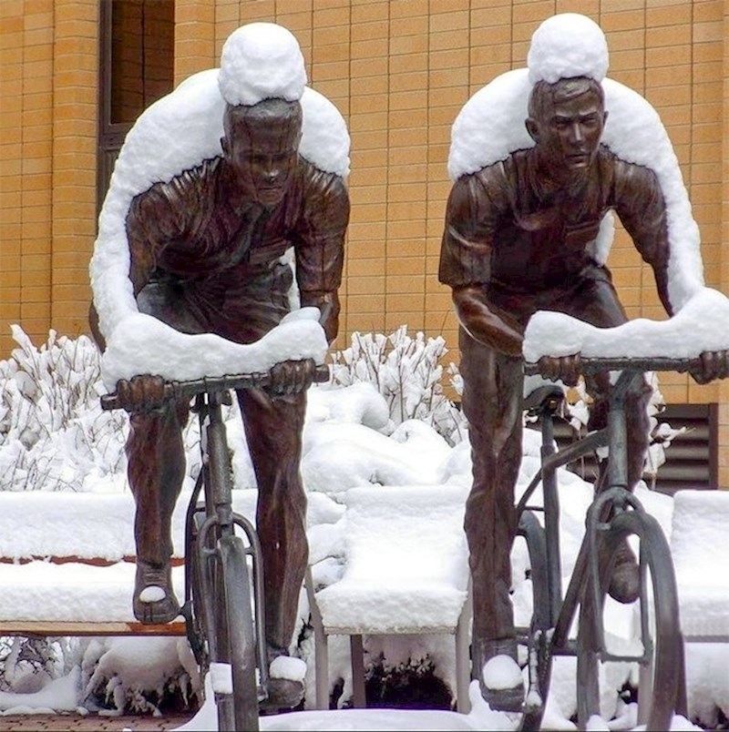 Duhovi biciklista od snijega