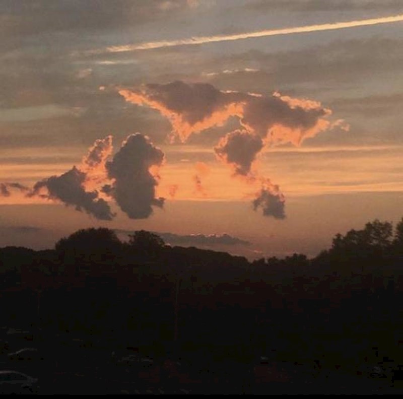 Oblaci koji na prvu izgledaju kao karta svijeta. Ali samo na prvu. Na drugu nemaju veze.