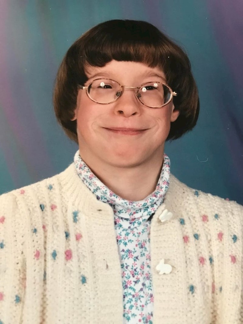 "Na školskoj fotografiji, u kardiganu i debelim naočalama, izgledam kao 60-godišnja knjižničarka"