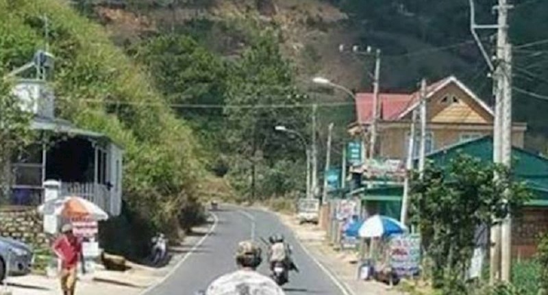 Vozači su bili zgroženi kada su ugledali kako ovaj motociklist prevozi stvari