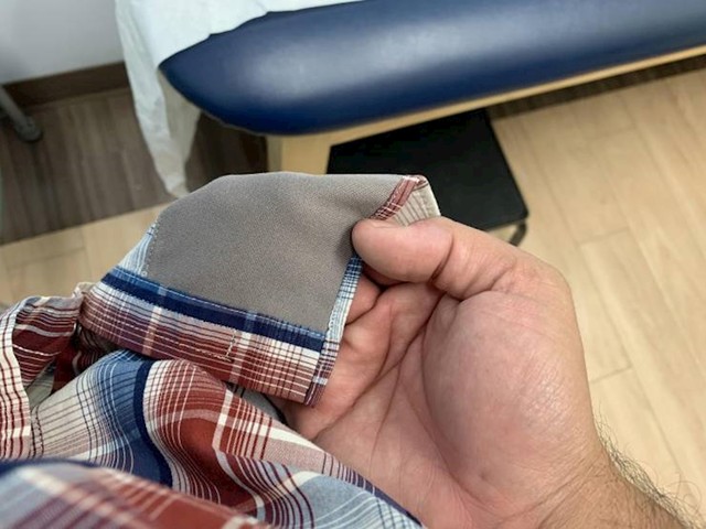 "Moja košulja s unutarnje strane ima posebnu krpicu za čistiti naočale"