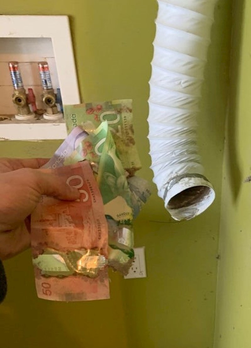 "Pronašao sam 105 dolara u ventilacijskoj cijevi u kući koju smo kupili"