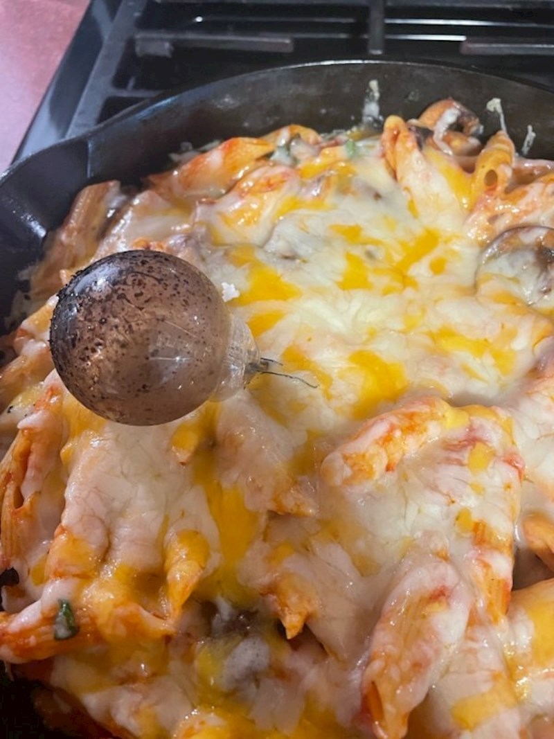 "Pukla je žarulja i upala mi u hranu"