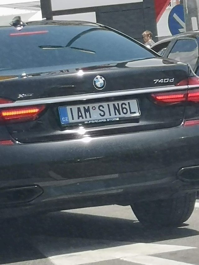 U Zadru su slikali ovaj auto iz Češke zbog smiješnog natpisa na registracijskim oznakama i am single (slobodan sam)