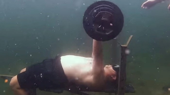 Jeste li čuli za podvodno dizanje utega? Ovaj lik postavio je svjetski rekord