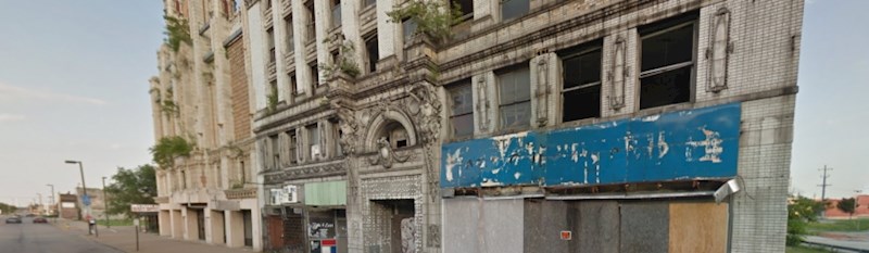 Nekad pune života, ove zgrade sada su prepuštene zubu vremena