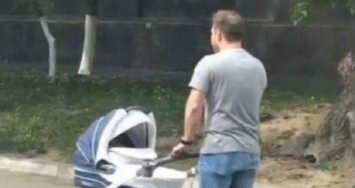 Ljudi su se čudili kako ovaj lik šeta bebu, što vi mislite o tome?