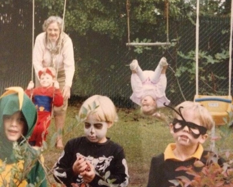 "Noć vještica 1989. Na ljuljačci je moja sestra koja će imati vrlo loš dan."