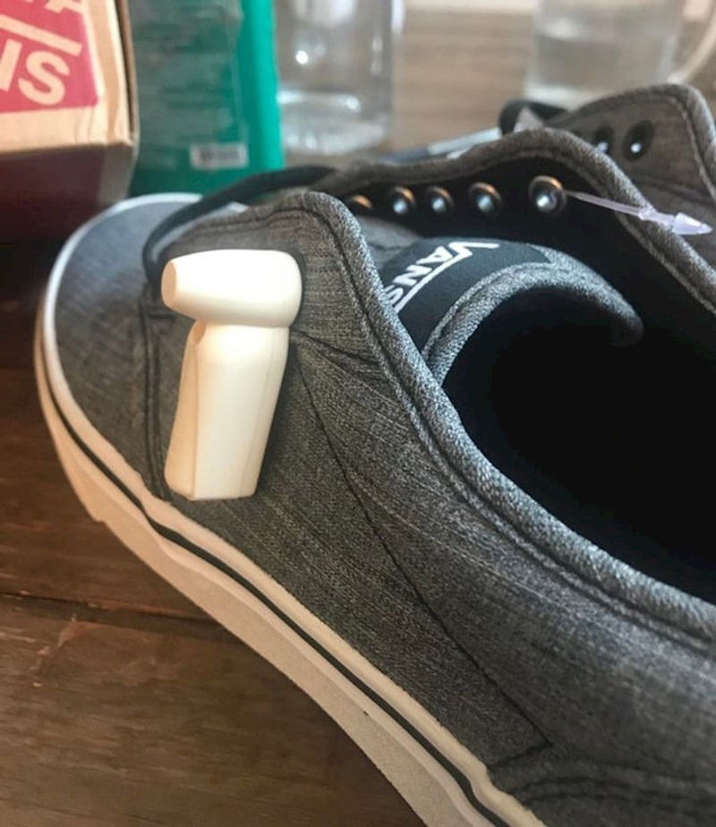 "Prvi put sam kupio nešto online, tenisice su došle sa spravicom protiv krađe"