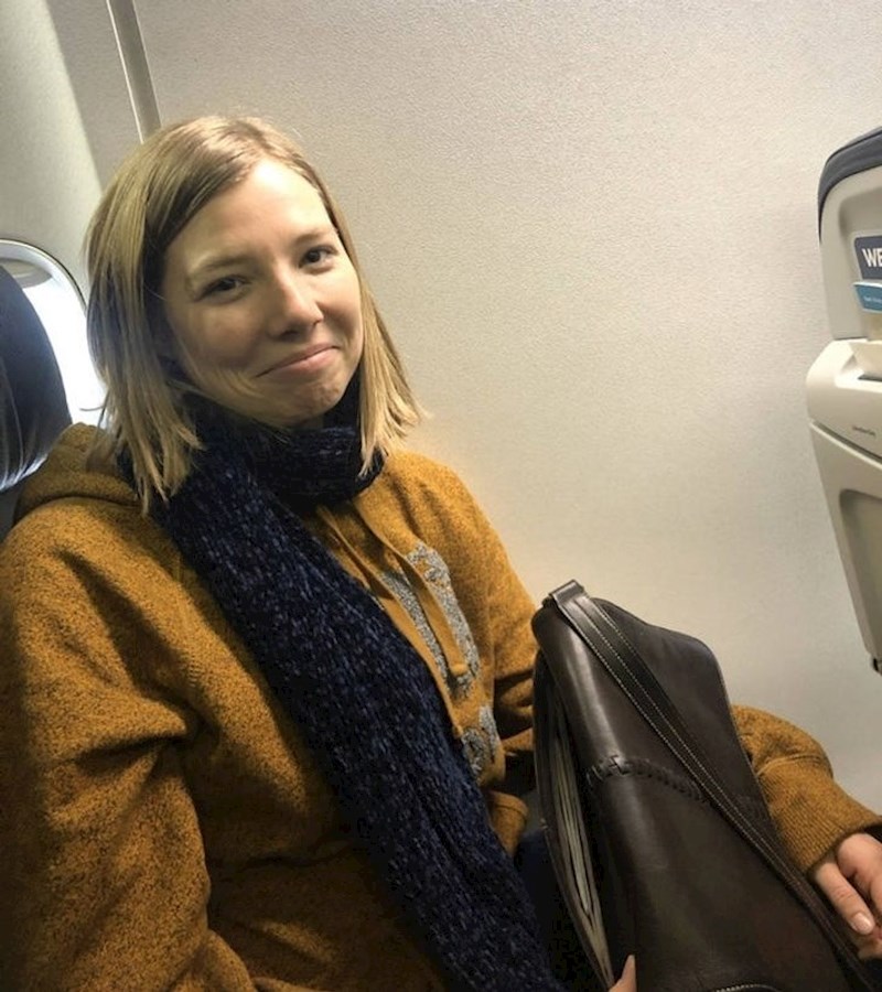 Kad u avionu dobiješ mjesto bez prozora...