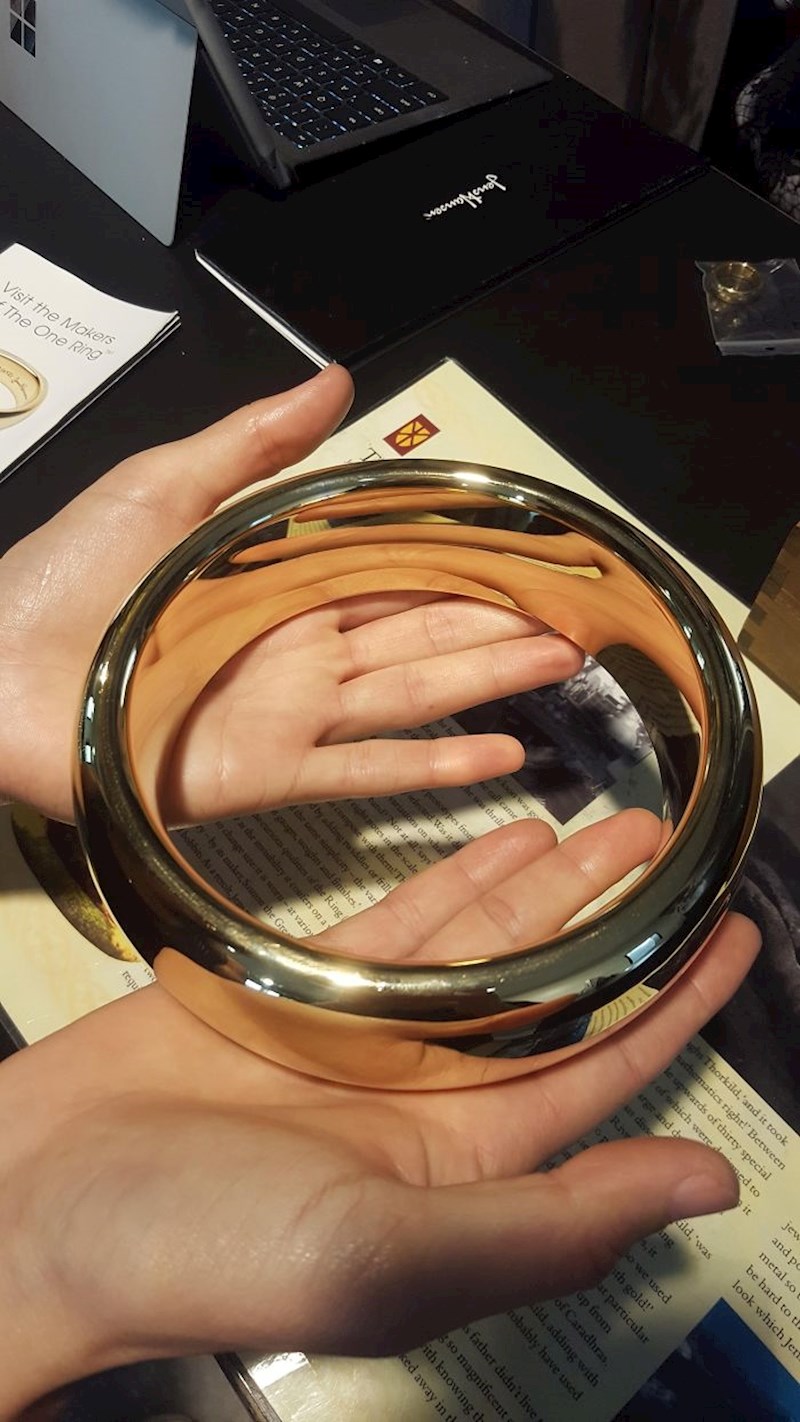 Jedan od prstena koji su rabili za snimanje Gospodara prstenova