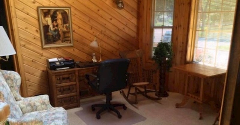 Kupili su novu kuću i u podu radne sobe otkrili nešto nevjerojatno