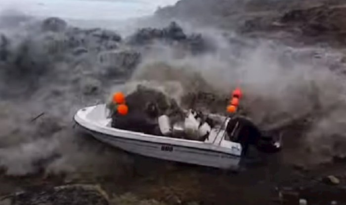 Tri tipa su snimala more kad je naišao ogromni tsunami. Pogledajte dramatičnu snimku