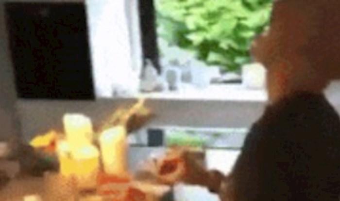 Lik je mirno jeo, ali onda mu se dogodilo nešto zbog čega se istovremeno uplašio i jako nasmijao