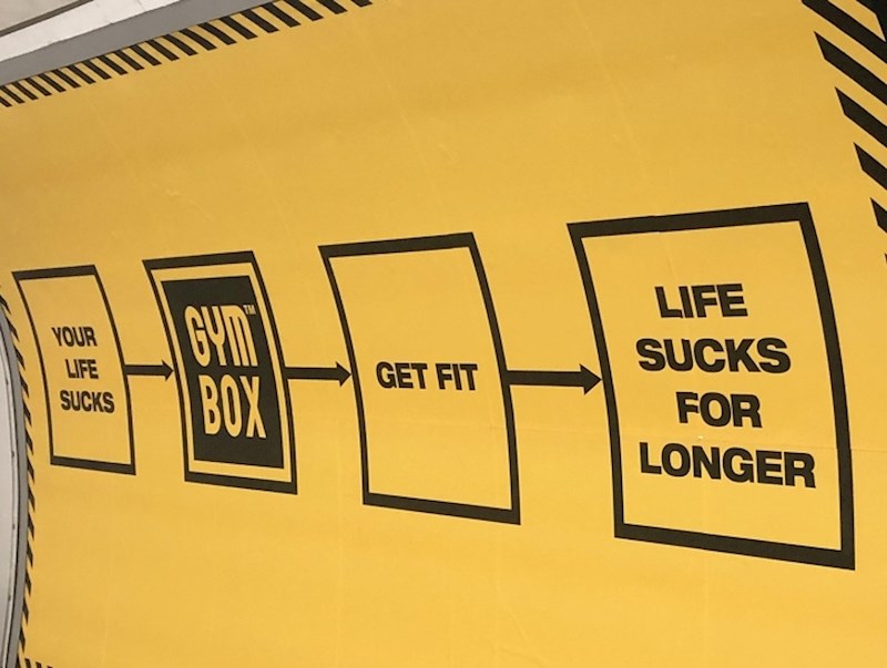 Reklama za teretanu - "Vježbajte, pa ćete duže živjeti ovaj težak život" :D