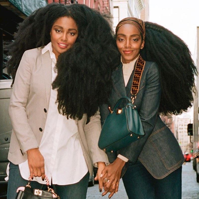 Ovo nisu dreadlocksi, nego prirodna kosa koju imaju ove blizanke