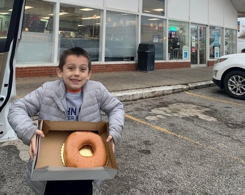 "Rekla sam sinu da može dobiti samo jednu krafnu..."