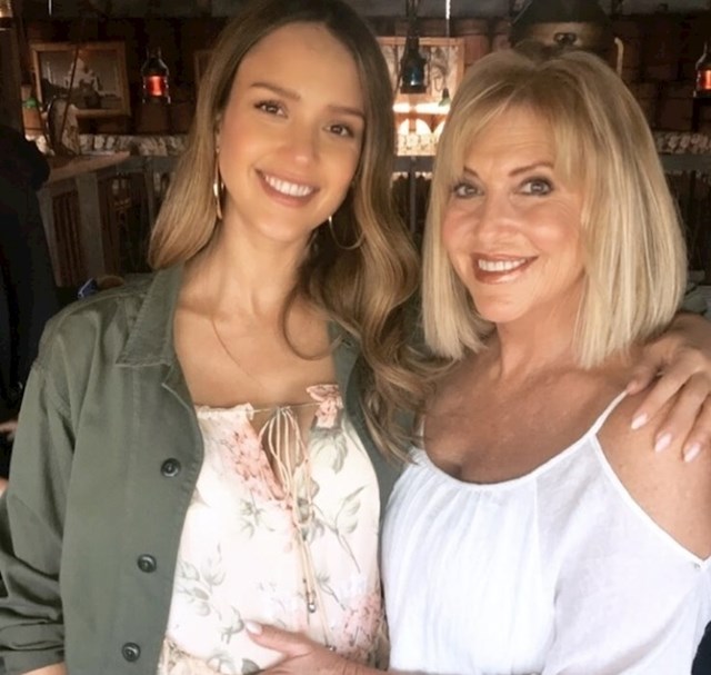 Jessica Alba i mama Catherine Jensen