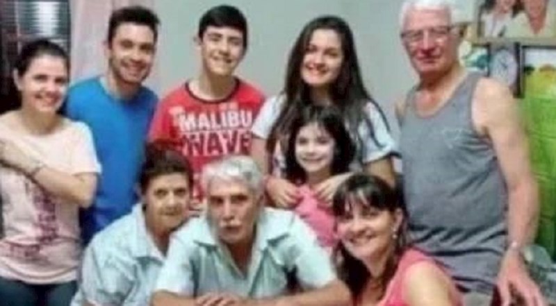 Ovi ljudi su pravi genijalci, uspjeli su napraviti da čovjek koji ih je fotografirao bude na slici