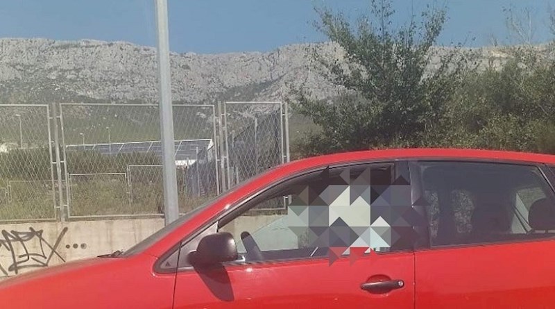 Zaštita od sunca ili neobična maska? Prizor iz ovog auta nasmijao je Dalmatince