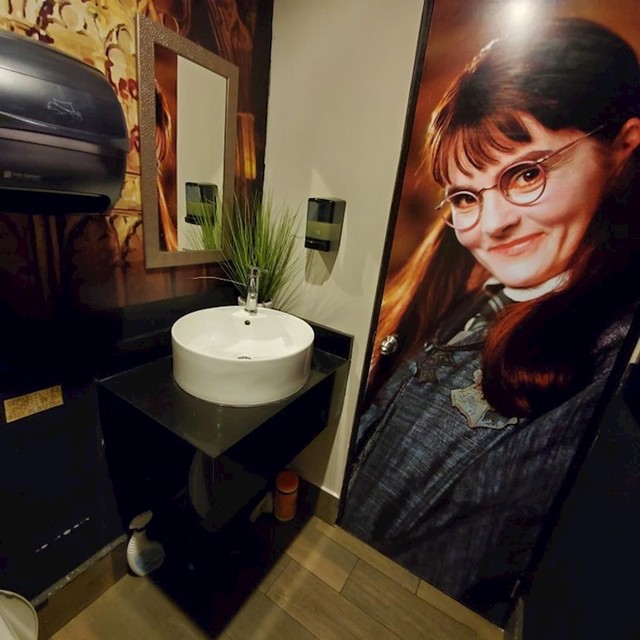 Wc kafića s tematikom Harryja Pottera