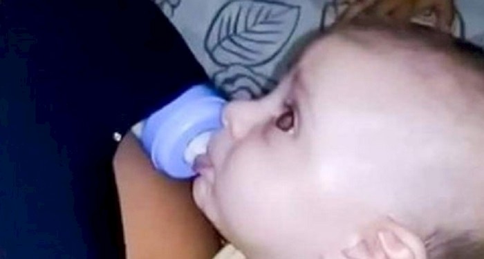Beba nije htjela jesti iz bočice, tata se dosjetio genijalne ideje