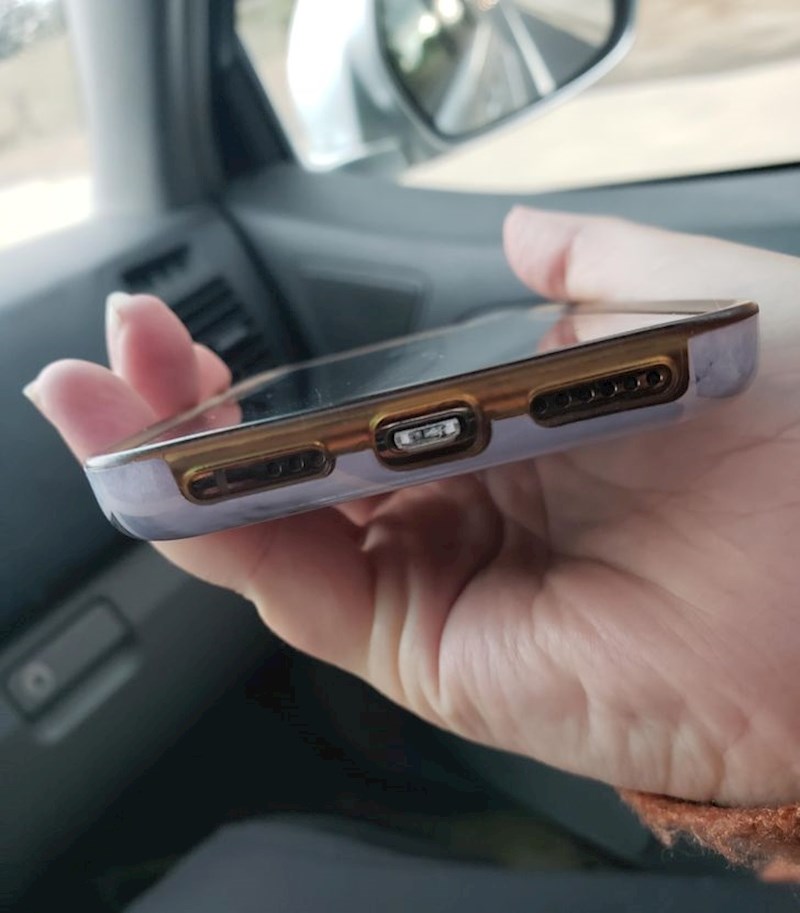 "Mojoj ženi je puknuo punjač u mobitelu..."