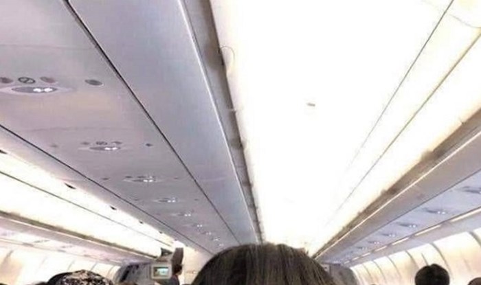 Putnica u avionu je bila zgrožena ponašanjem žene ispred sebe