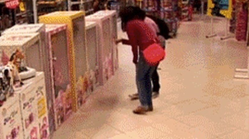 Gledale su dječje igračke, a onda se desilo nešto prejezivo