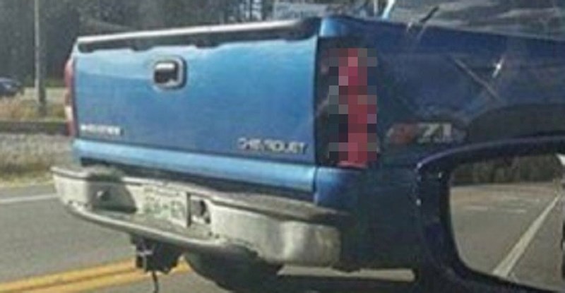 Ljudi u prometu nisu mogli vjerovati s čim je ovaj lik zamijenio razbijeno stražnje svjetlo