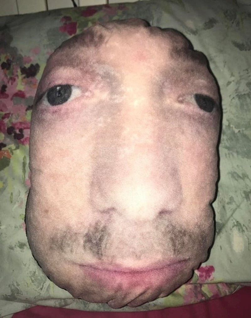 "Htio sam djevojci pokloniti jastuk s mojim likom povodom odlaska na fakultet..."