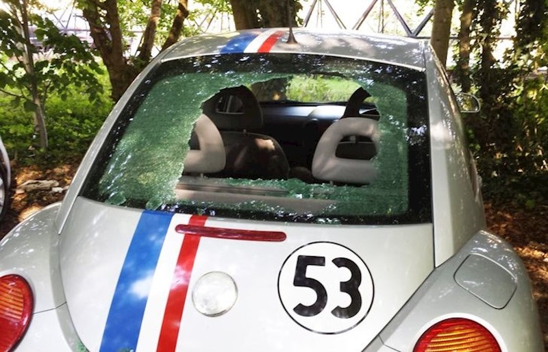 "Razbili su mi auto kako bi ukrali torbu u kojoj je bio ručnik i kupaći kostim"