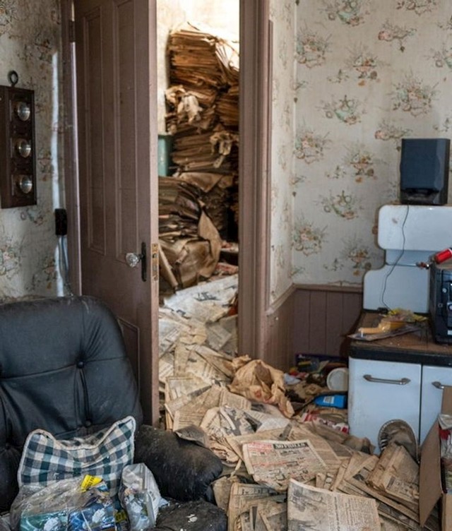 Netko je godinama skupljao novine koje su pronađene u ovoj napuštenoj kući