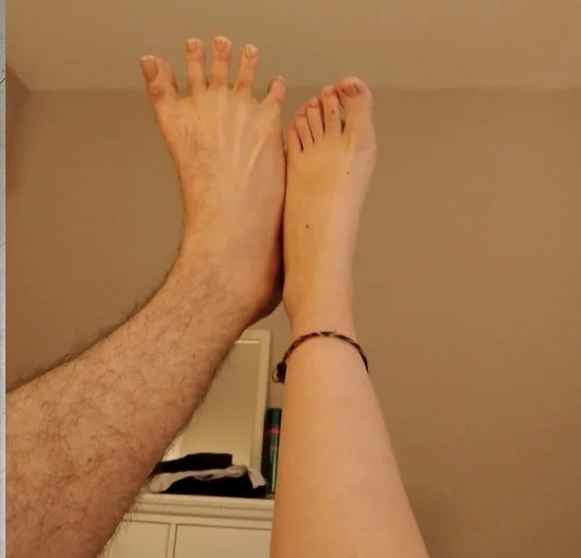 Moje stopalo i stopalo moje cure
