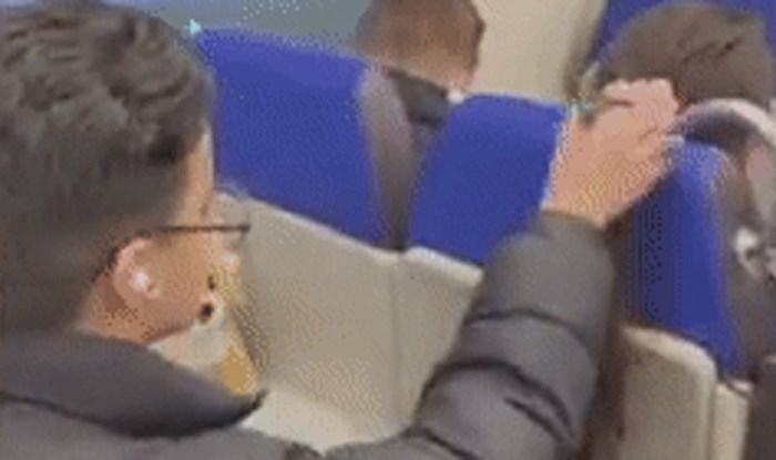 Morate vidjeti što je napravio ovaj dječak kako bi gledao film na mobitelu