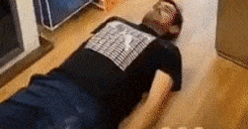 Lik je smislio posebnu tehniku vježbanja u izolaciji, ali nije očekivao da će mu se ovo dogoditi