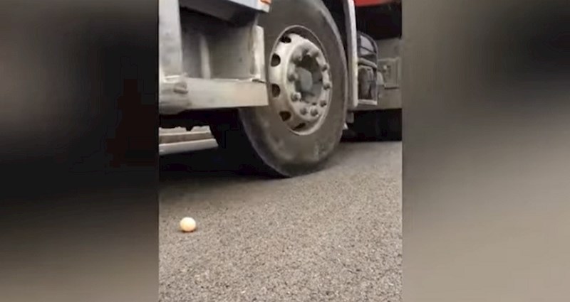 VIDEO Vozač kamiona prešao je preko jajeta i nije ga razbio, pogledajte kako