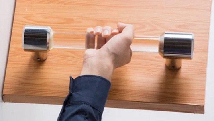 Studenti dizajnirali kvaku za vrata koja se sama čisti od bakterija
