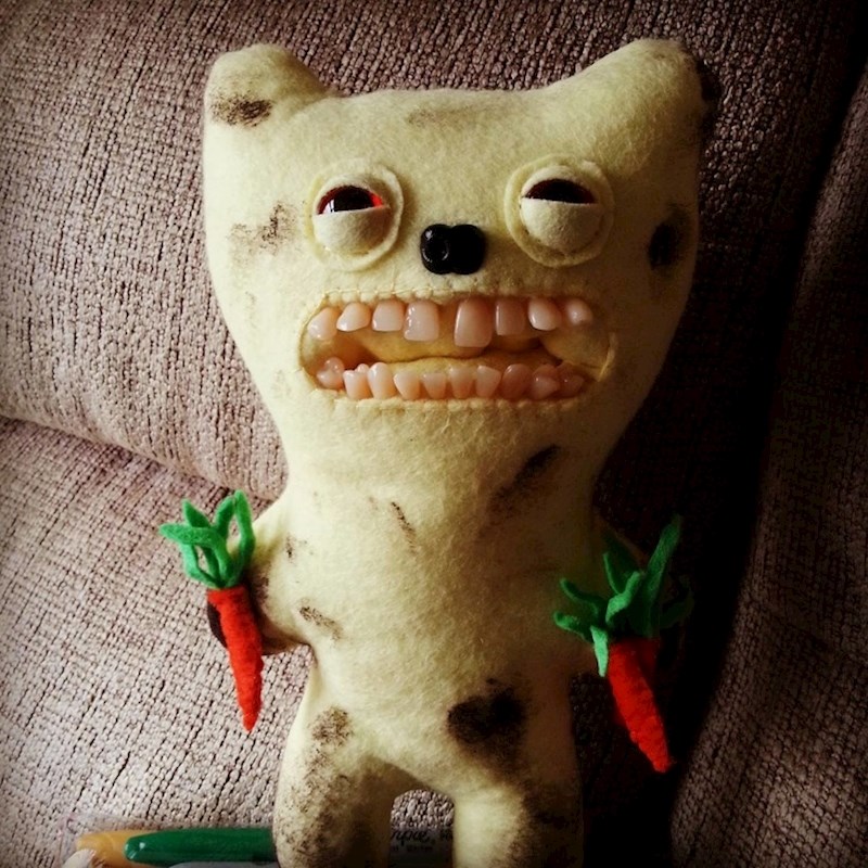 Zubi izgledaju kao da su pravi...