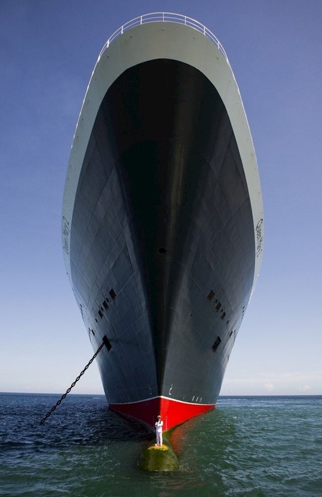 Brod Queen Mary II i kapetan broda